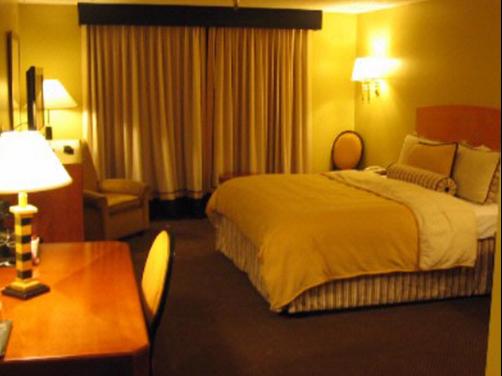 Historic Downtowner Inn - Bakersfield - Bedroom