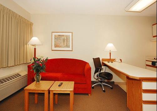 MainStay Suites Greenville Airport - Greer - Living room