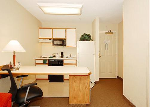 MainStay Suites Greenville Airport - Greer - Kitchen