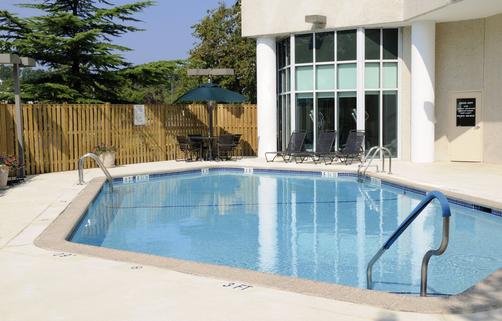 Sheraton College Park North Hotel - Beltsville - Pool