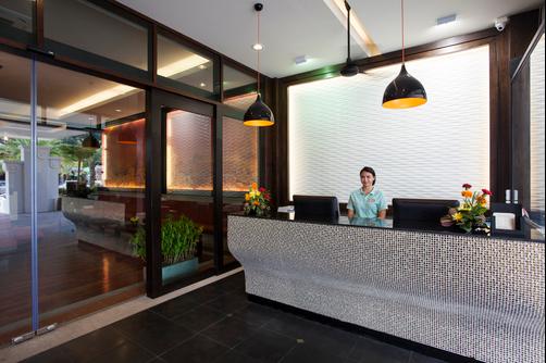Aonang Cliff Beach Resort - Krabi - Front desk
