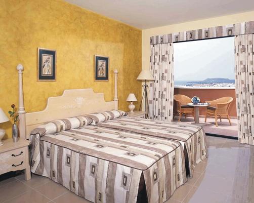 Aparthotel Cordial Golf Plaza - San Miguel de Abona - Bedroom