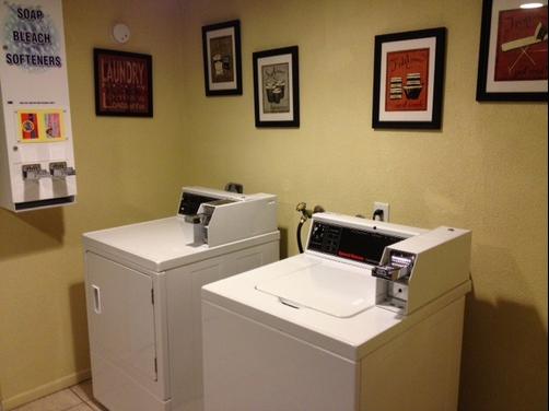 Galveston Beach Hotel - Galveston - Laundry facility