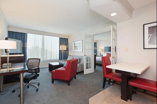 Holiday Inn Weirton - Weirton - Bedroom