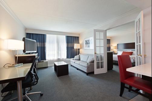Holiday Inn Weirton - Weirton - Bedroom