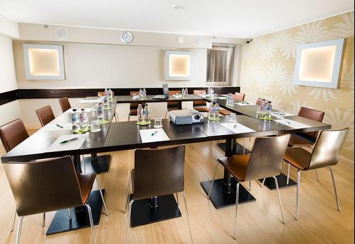 Opera Garden Hotel & Apartments - Budapest - Conference room