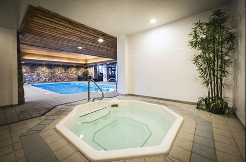 Thompson Hotel - Kamloops - Pool