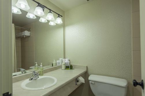 Thompson Hotel - Kamloops - Bathroom