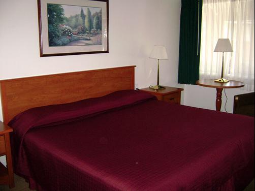 Cedar Lodge Motel - Dunsmuir - Dunsmuir - Bed