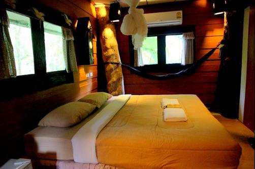 Khao Sok Tree House Resort - Khlong Sok - Bed
