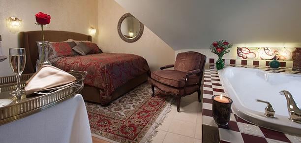 Historic Webster House - Bay City - Bedroom