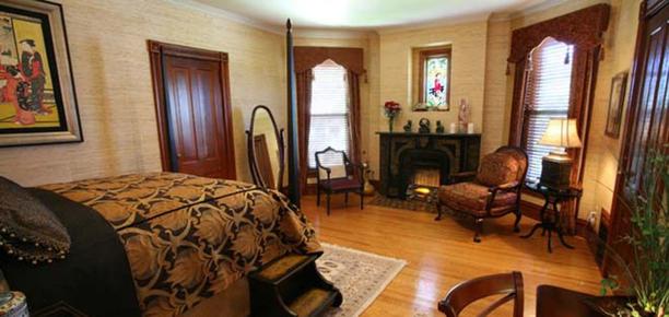 Historic Webster House - Bay City - Bedroom