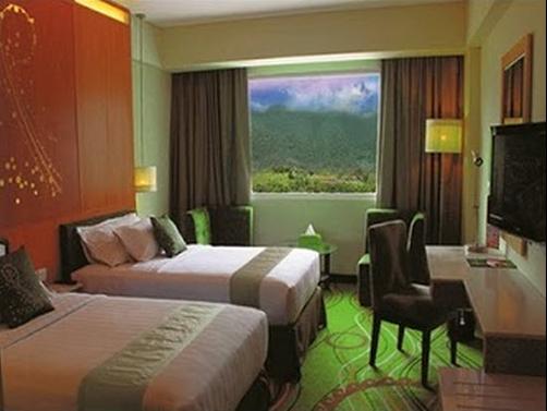 Travellers Hotel Sentani - Jayapura - Bedroom