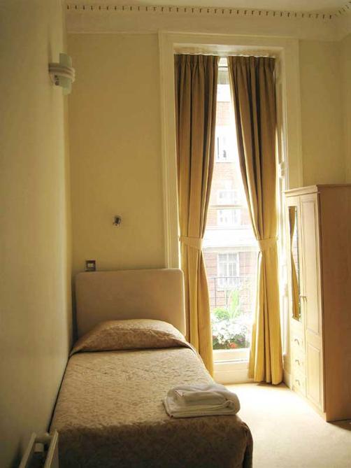 Edward Lear Hotel - London - Bed