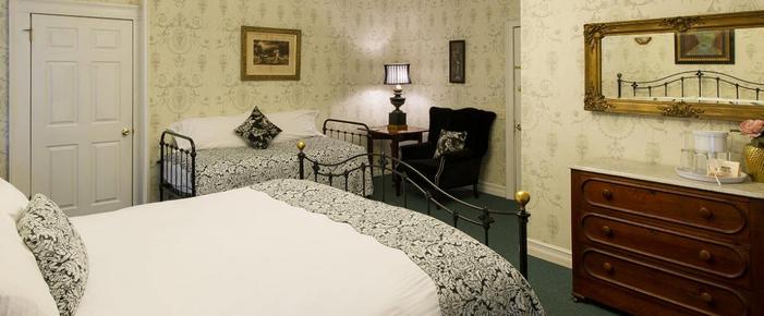 Rogues' Harbor Inn - Ithaca - Bedroom