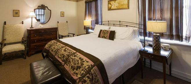 Rogues' Harbor Inn - Ithaca - Bedroom