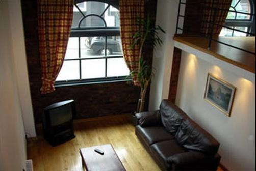 Trafalgar Warehouse Apartments - Liverpool - Living room