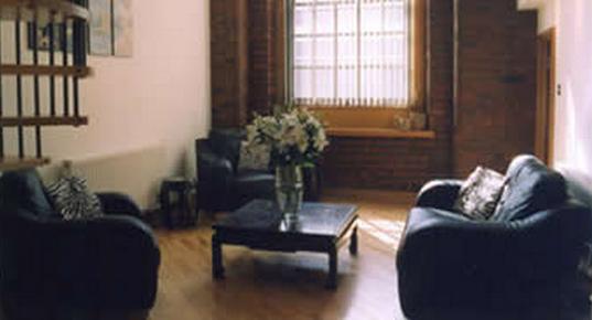 Trafalgar Warehouse Apartments - Liverpool - Living room