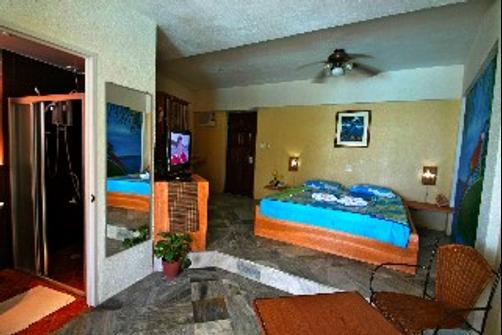 Tiffany's Hotel & Restaurant - Boracay Island - Bedroom