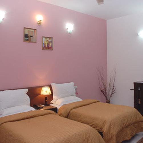 The Blooms Hotel - Gurgaon - Bed