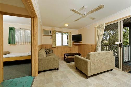 Ettalong Beach Holiday Village - Ettalong - Living room