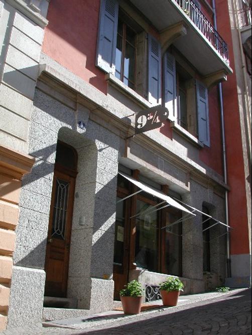 Neuf Trois Quarts - Montreux - Building