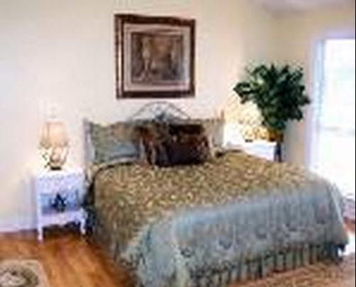 A Touch of Country Bed & Breakfast - New Iberia - Bed