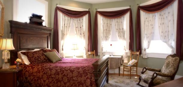 A Bed Of Roses - Asheville - Bedroom