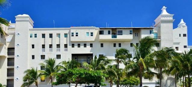 Cancun Plaza Condos - Cancun - Building