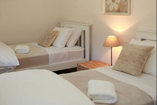 Avoca House & Cottage Accommodation - Wollombi - Bed