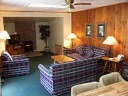 Mitchell's Lodge & Cottages - Highlands - Living room