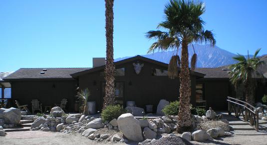 Casa de los Desperados - Palm Springs - Building