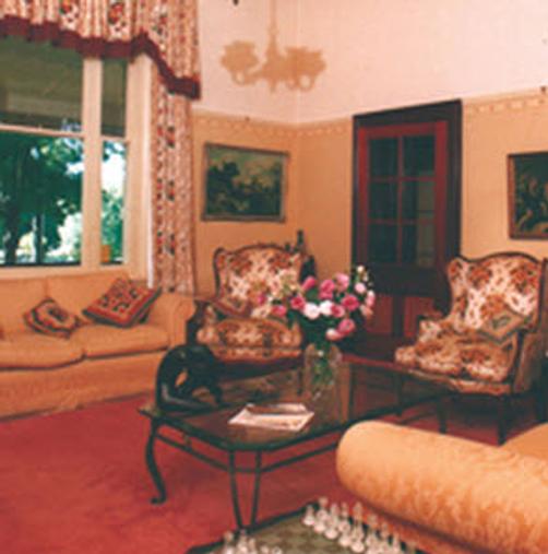 Cotehele-The Magistrates House - Orange - Living room
