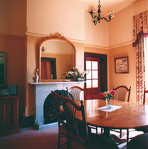 Cotehele-The Magistrates House - Orange - Living room