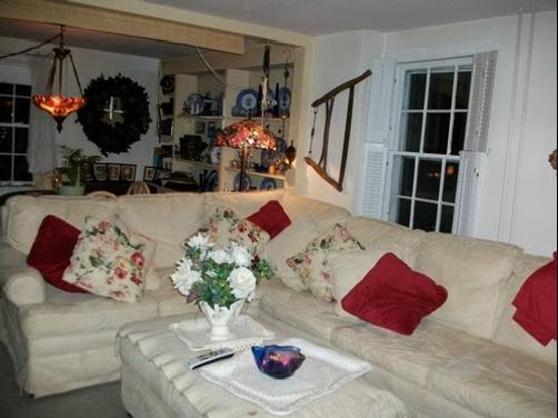 A Meadow House - Lakeville - Living room