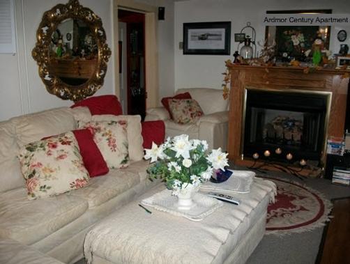 A Meadow House - Lakeville - Living room