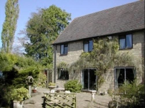 Treetops Guesthouse - Moreton-in-Marsh - Building