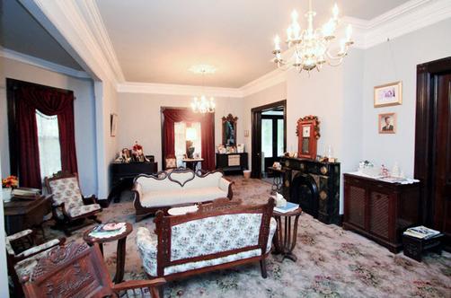 The Dominion House Bed & Breakfast - Blooming Grove - Living room