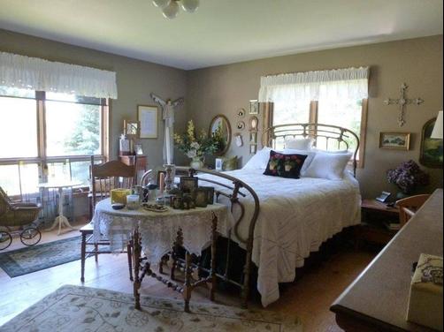Paradise Gateway B&B & Guest Log Cabins - Emigrant - Bedroom