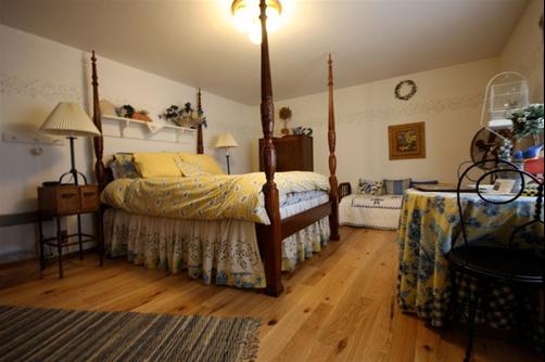 Paradise Gateway B&B & Guest Log Cabins - Emigrant - Bedroom