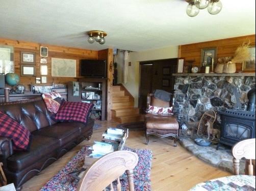 Paradise Gateway B&B & Guest Log Cabins - Emigrant - Living room
