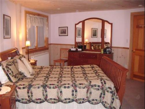 Northern Lights Bed and Breakfast - Old Forge - Bedroom