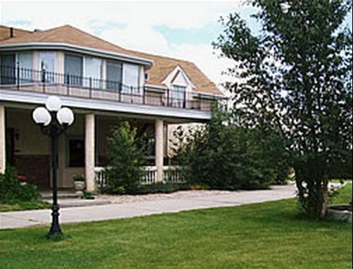 Willow Tree Country Inn - Bennett - Building