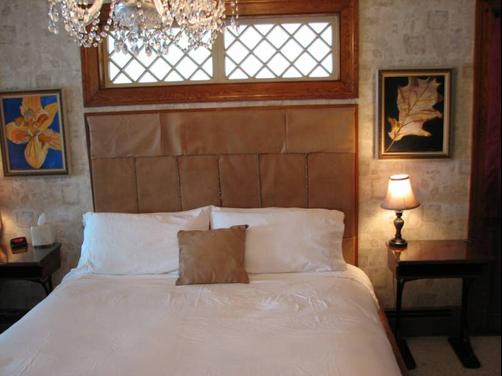 3 Royal Waterfront Suites - Warwick - Bed