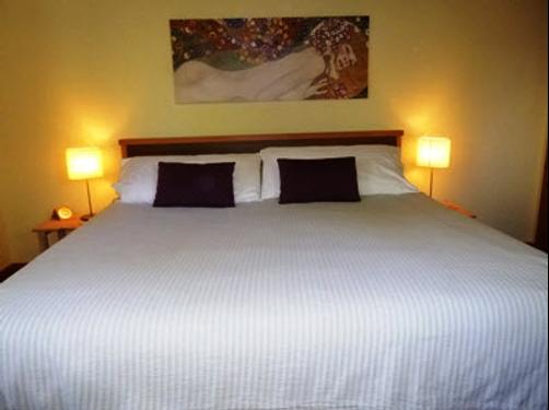 Atomic Chalet Bed & Breakast - Huntsville - Bed