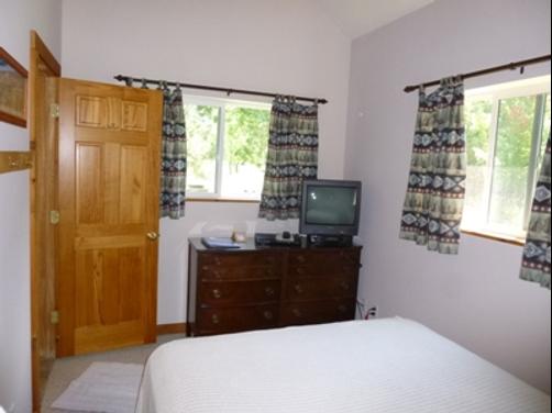 Atomic Chalet Bed & Breakast - Huntsville - Bedroom