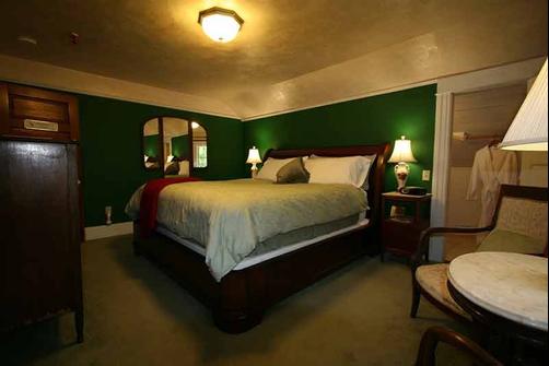 Kangaroo House B&B on Orcas Island - Eastsound - Bedroom