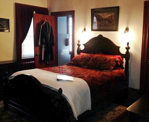 Aspen Manor Resort - Wellsburg - Bed