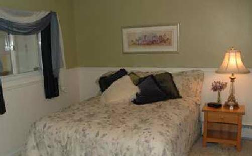 Maple Tree Inn - Whitehall - Bed
