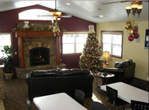 Maple Tree Inn - Whitehall - Living room